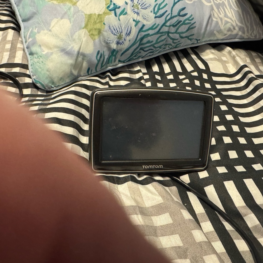 TomTom GPS Navigation Device - Picture 4 of 7